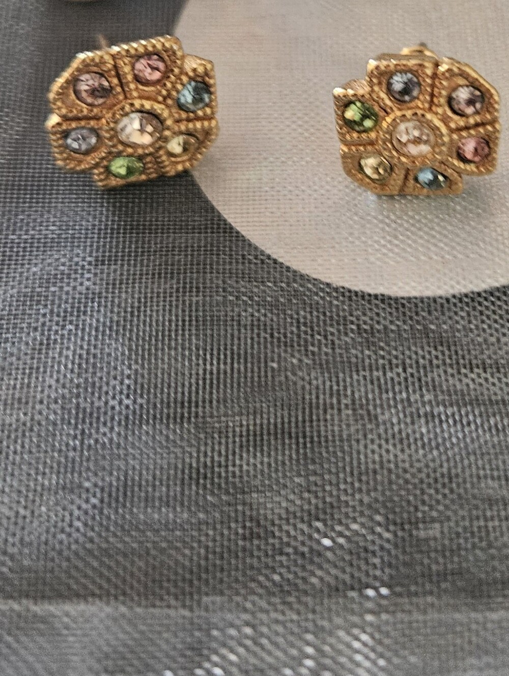 Vintage Avon Gold Floral Multi color pastel Stud Earrings - Women Jewelry - Picture 2 of 3
